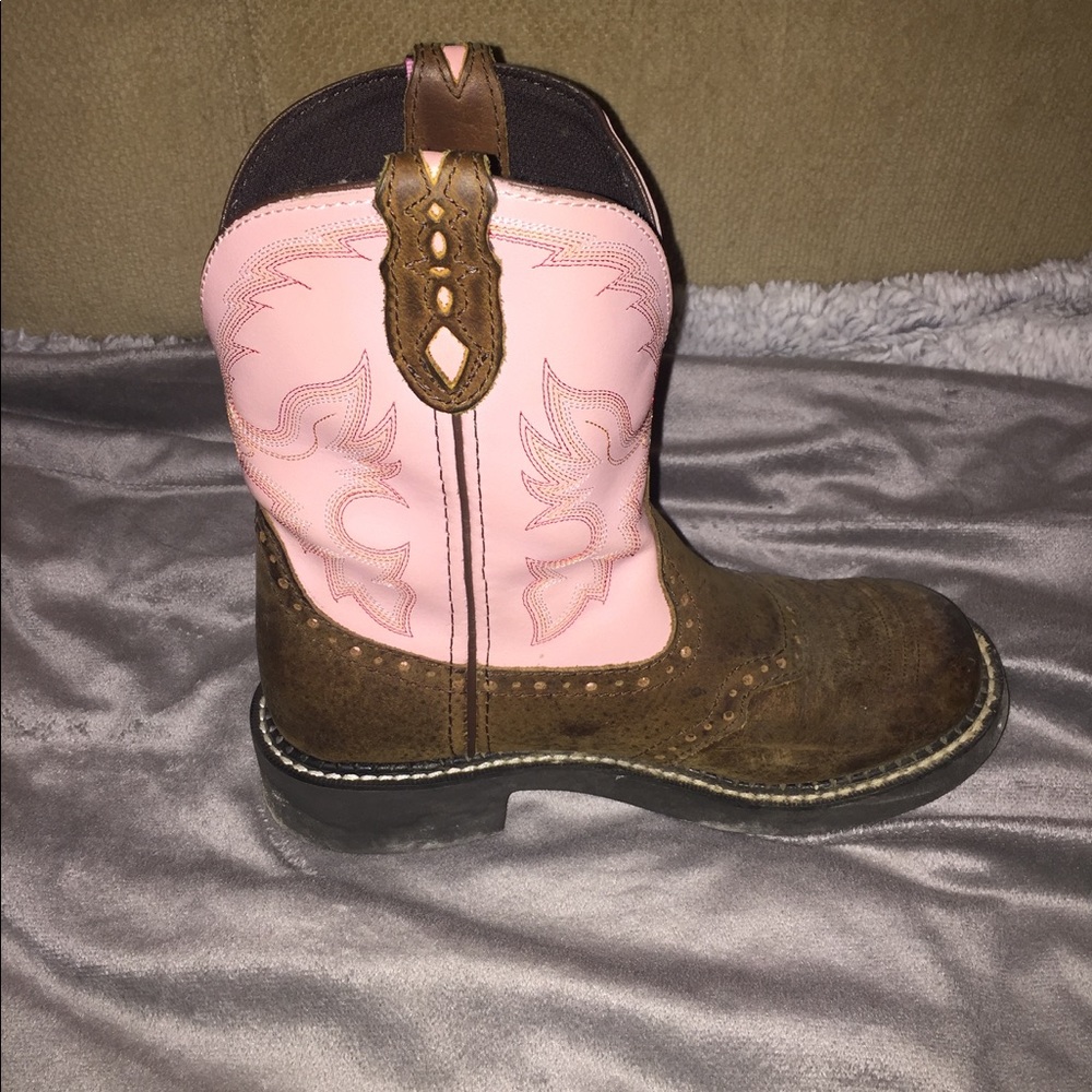 Justin's Round toe boot
